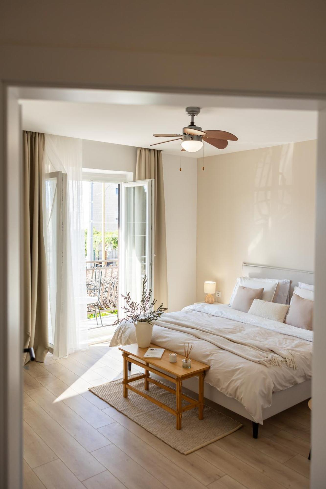 Holiday House Castelli Каштела Экстерьер фото