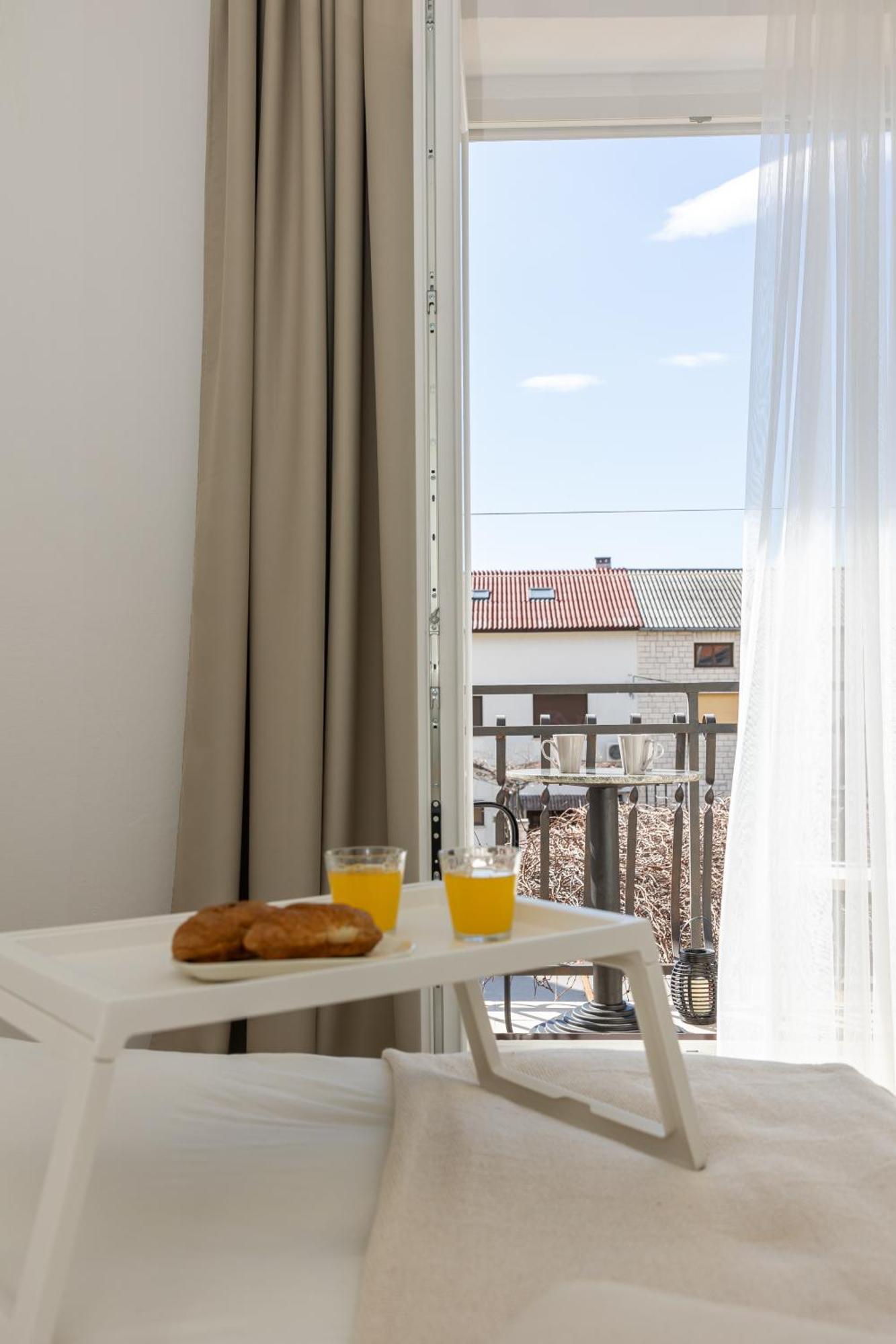 Holiday House Castelli Каштела Экстерьер фото